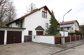 Doppelhaus II in 82152 Martinsried.jpg