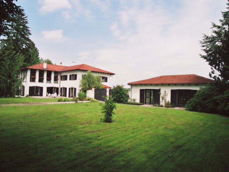 Villa in Alleinlage in 87660 Irsee bei Kaufbeuren.jpg