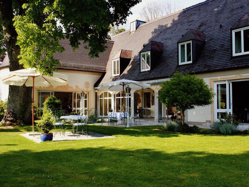 Villa hoch ueber 87719 Mindelheim.jpeg